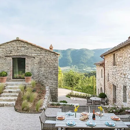 Sleeps 8 With Pool And Air Con *