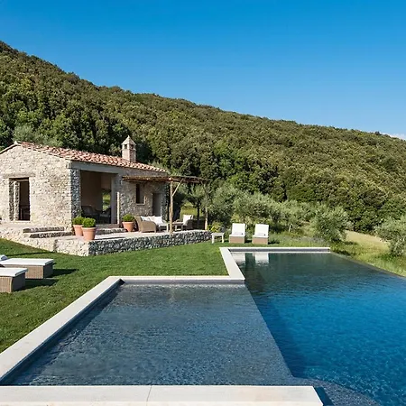 Sleeps 8 With Pool And Air Con