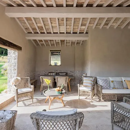 Sleeps 8 With Pool And Air Con 빌라
