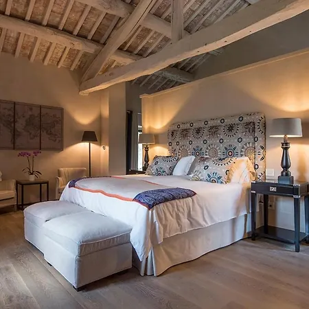 Sleeps 8 With Pool And Air Con *