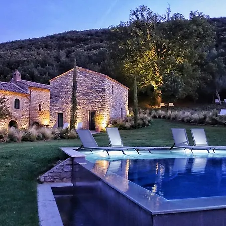 Sleeps 8 With Pool And Air Con 别墅 *
