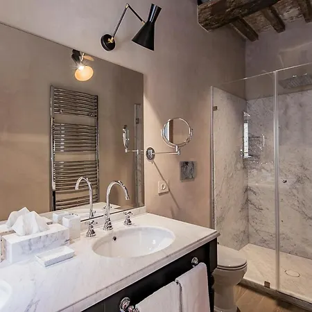 Sleeps 8 With Pool And Air Con Palazzo Guglielmi