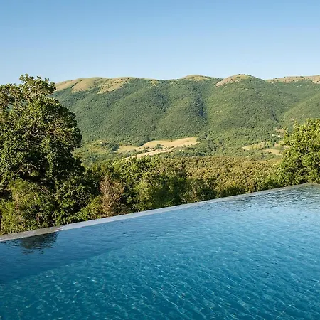 Sleeps 8 With Pool And Air Con Palazzo Guglielmi