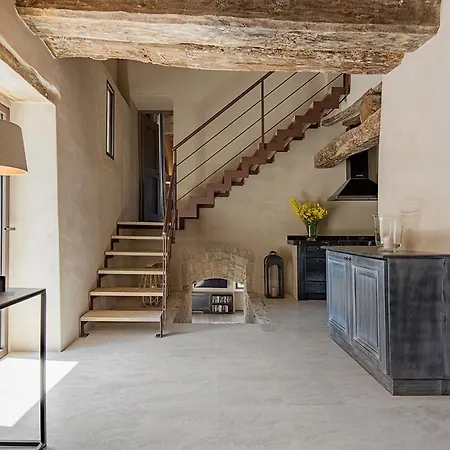 Sleeps 8 With Pool And Air Con