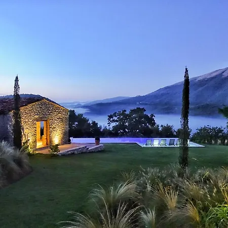 Sleeps 8 With Pool And Air Con
